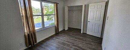 13490 Old Englishtown Rd in Wellington, FL - Building Photo - Building Photo