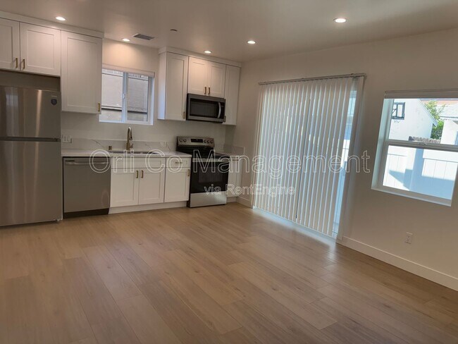 19229 Friar St in Los Angeles, CA - Building Photo - Building Photo