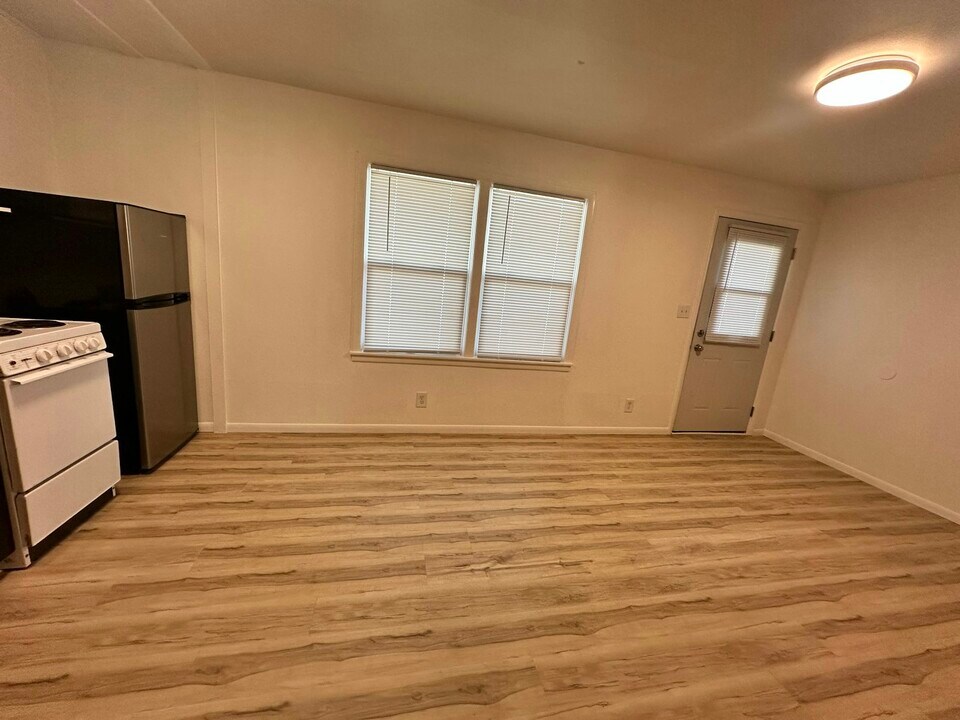 525 E Omaha St in Rapid City, SD - Building Photo