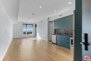 10601 Washington Blvd in Culver City, CA - Building Photo