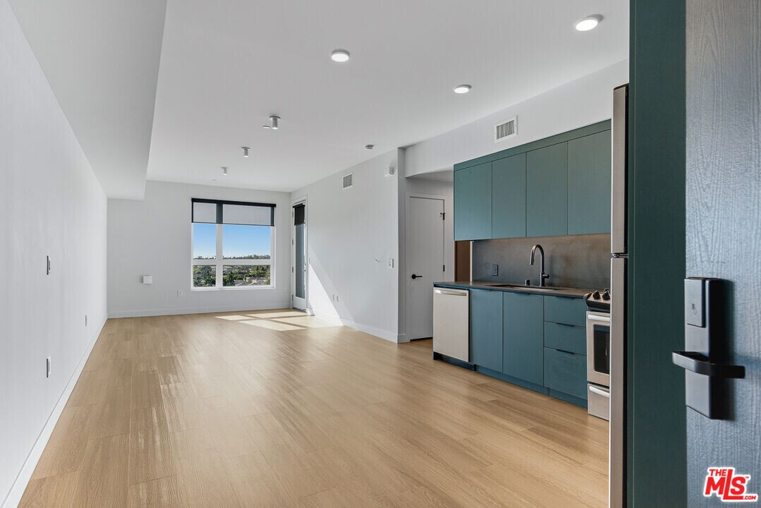 10601 Washington Blvd in Culver City, CA - Foto de edificio