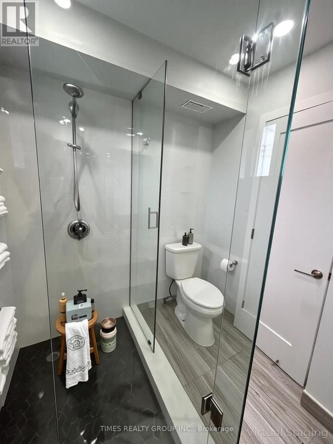 15 Walmer Rd in Toronto, ON - Building Photo - Building Photo