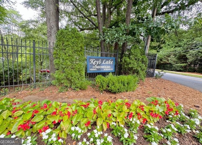 1291 Keys Lake Dr NE in Atlanta, GA - Building Photo - Building Photo