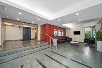4970 N Marine Dr, Unit 229 in Chicago, IL - Building Photo - Building Photo