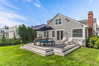 2188 Ocean Blvd in Rye, NH - Foto de edificio - Building Photo