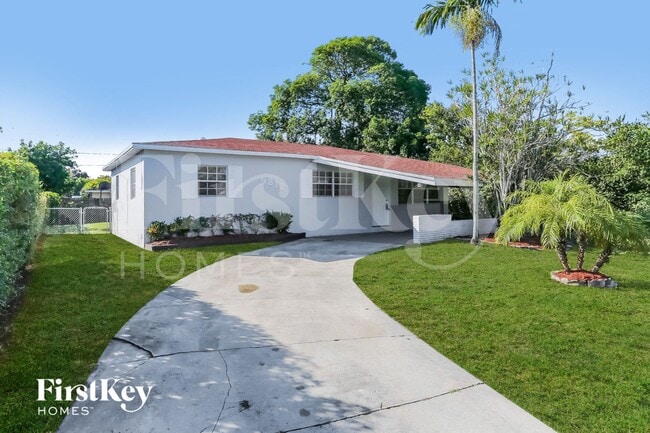 6812 SW 22nd Ct in Miramar, FL - Building Photo - Building Photo