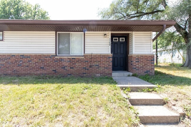 property at 1104 N Somerset Ave