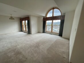 2200 NW Witherspoon Ave in Roseburg, OR - Building Photo - Building Photo