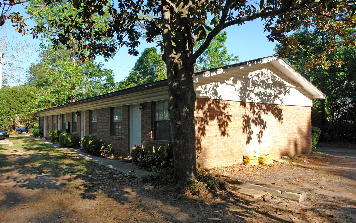 Dixie Properties in Tallahassee, FL - Building Photo