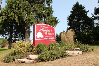Highland Springs in Elgin, IL - Foto de edificio - Building Photo