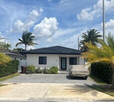 897 E 20th St in Hialeah, FL - Building Photo