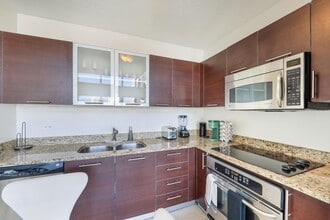 41 SE 5th St, Unit 1505 in Miami, FL - Foto de edificio - Building Photo