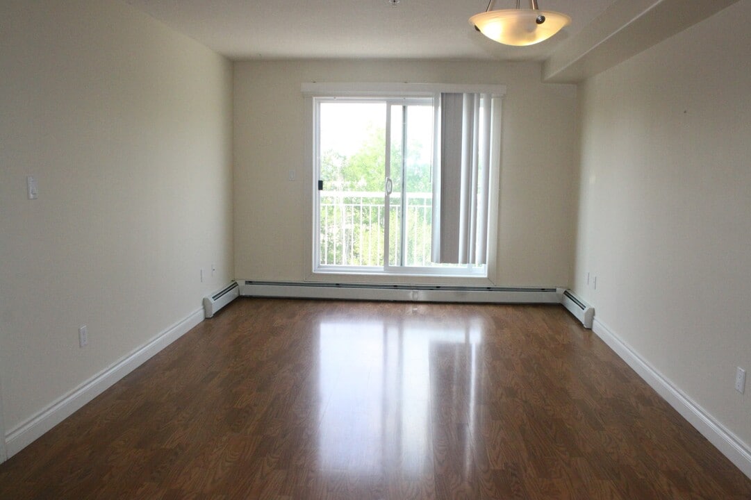 4701 49 Ave in Stony Plain, AB - Building Photo