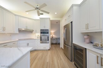 233 Colonade Cir in Naples, FL - Foto de edificio - Building Photo