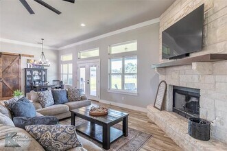 115 Blazing Wind Trl in Ovalo, TX - Foto de edificio - Building Photo
