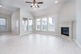 204 Upland Dr in Waller, TX - Building Photo - Building Photo