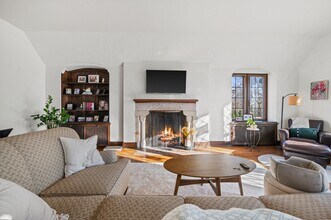 2835 N Lake Dr in Milwaukee, WI - Building Photo - Building Photo