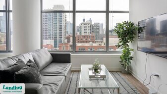 347 W Chestnut St in Chicago, IL - Building Photo