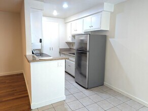 1533 Hi Point St in Los Angeles, CA - Building Photo - Building Photo