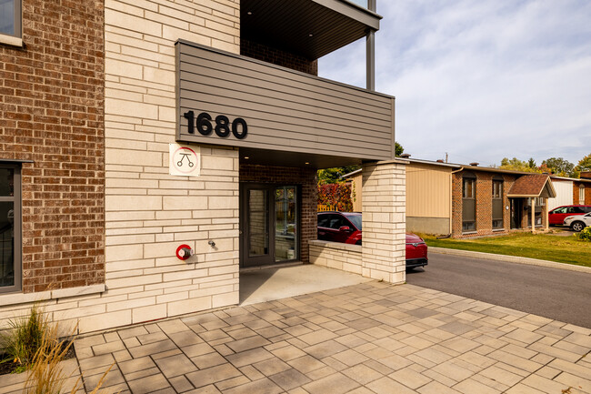 1680 Barbeau in Ste-Catherine, QC - Building Photo - Building Photo