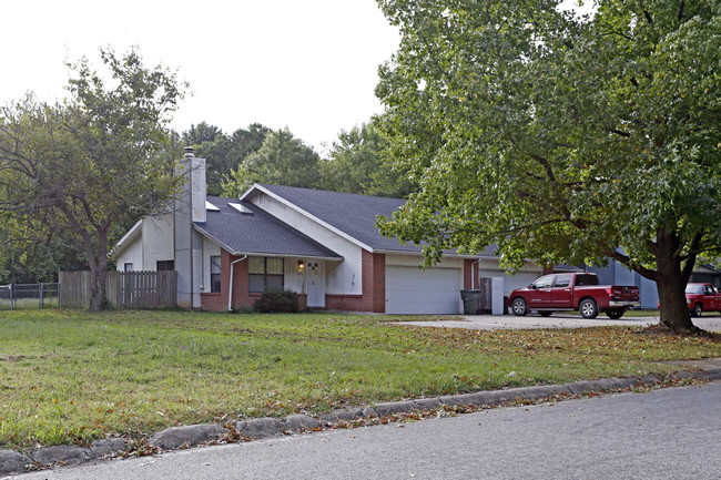 958-1022 N Lancelot Ave in Fayetteville, AR - Foto de edificio - Building Photo