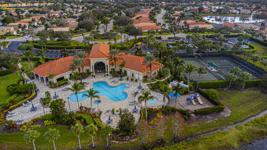 19642 Villa Rosa Loop in Estero, FL - Foto de edificio - Building Photo