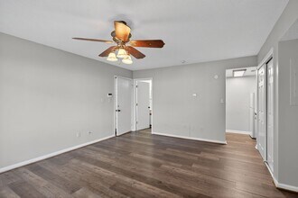 206 Pacific Dr in Hampton, VA - Building Photo - Building Photo