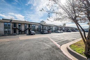 1111 Sunrise Rd in Round Rock, TX - Building Photo