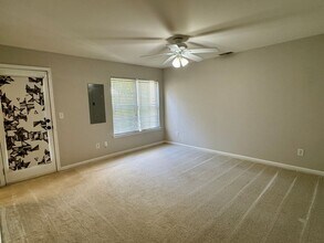 316 Langhorne Dr in Mount Holly, NC - Foto de edificio - Building Photo
