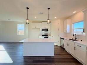 654 Stephanie Dr in Merced, CA - Building Photo - Building Photo