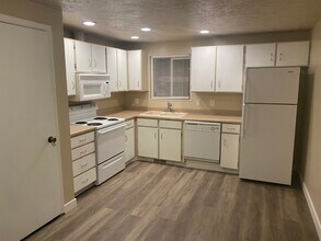 2333 Cliff Swallow Dr in Sandy, UT - Building Photo - Building Photo