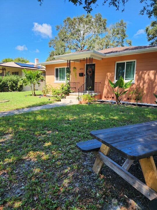 4721 2nd Ave N in St. Petersburg, FL - Building Photo