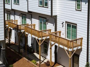3960 Redan Rd in Stone Mountain, GA - Building Photo - Building Photo