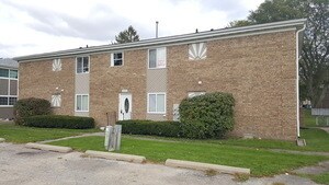 308 Wilshire Dr in Sandwich, IL - Building Photo