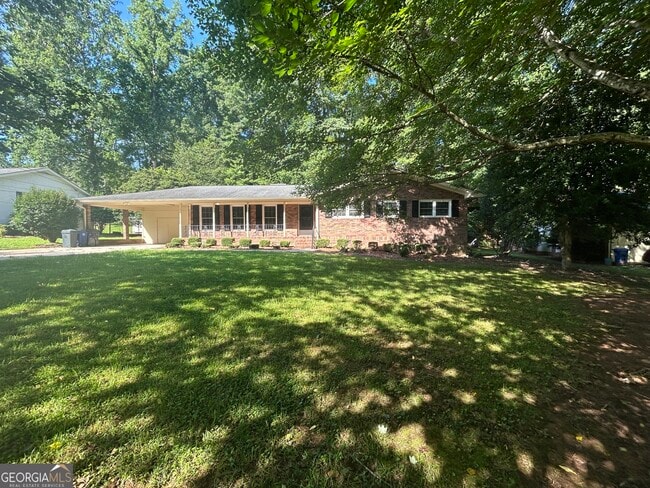 property at 729 Holly Dr