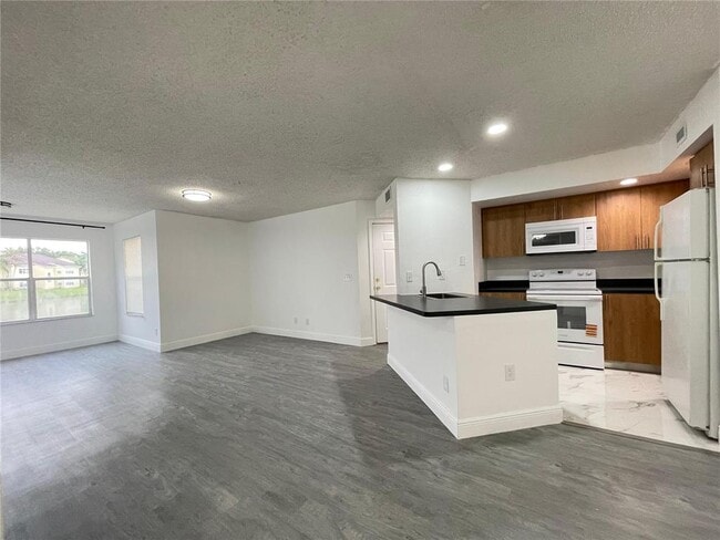 12400 Vista Isles Dr, Unit 1412 in Plantation, FL - Building Photo - Building Photo