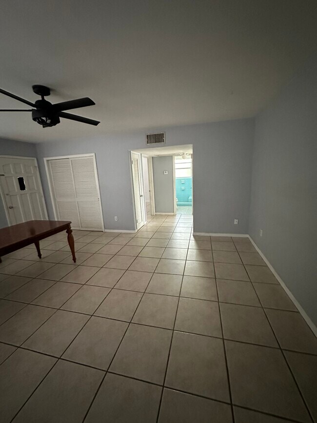 8920 SW 149th Terrace in Miami, FL - Foto de edificio - Building Photo