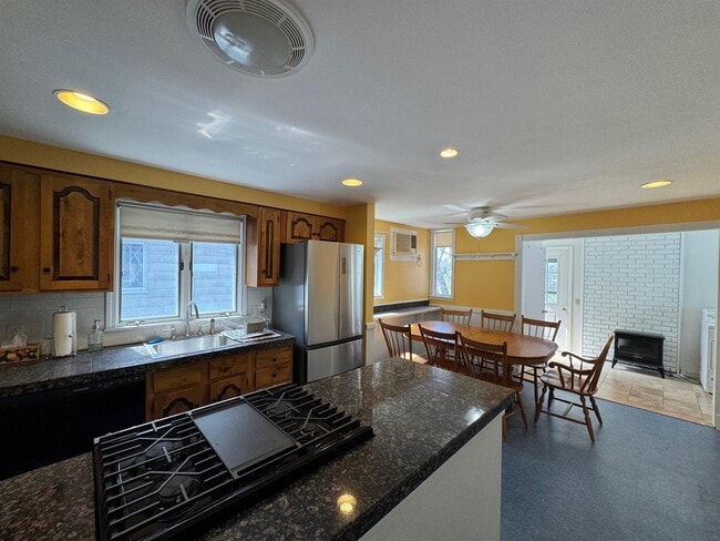61 Clarendon Ave, Unit 2, Unit 2