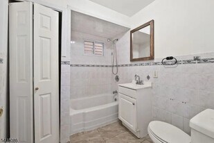 190 N 1st St in Paterson, NJ - Building Photo