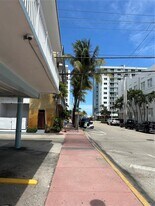401 Collins Ave in Miami Beach, FL - Building Photo