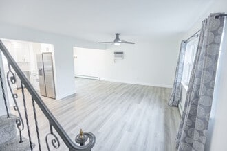 923 Church St, Unit 923 in Bohemia, NY - Building Photo - Building Photo