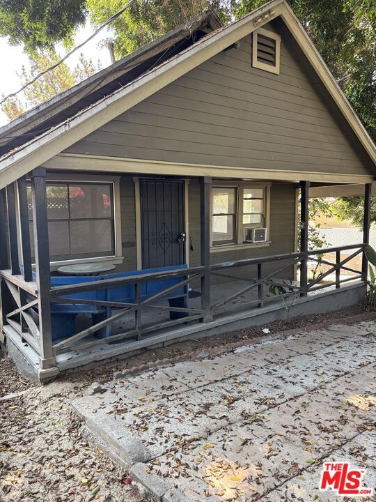 property at 1616 Mohawk St