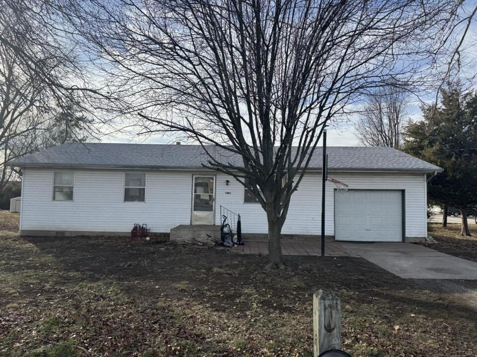 1001 Allen St in Lamar, MO - Foto de edificio