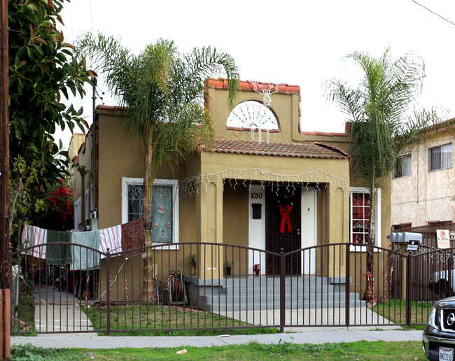 1050-1056 Orange Ave in Long Beach, CA - Foto de edificio - Building Photo