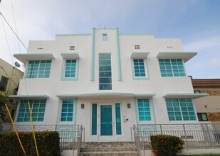 La Canadienne Apartments in Miami Beach, FL - Foto de edificio - Building Photo