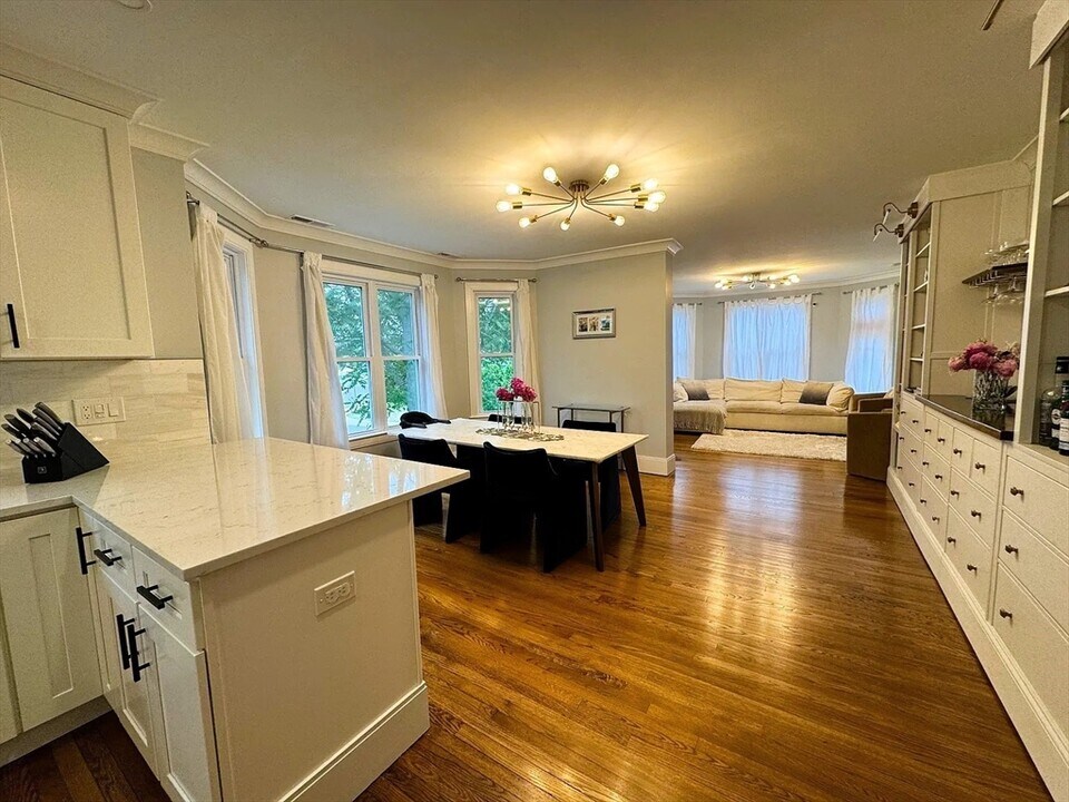 66 Calvary St in Waltham, MA - Building Photo