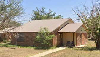 400 NW 2nd St in Seminole, TX - Building Photo