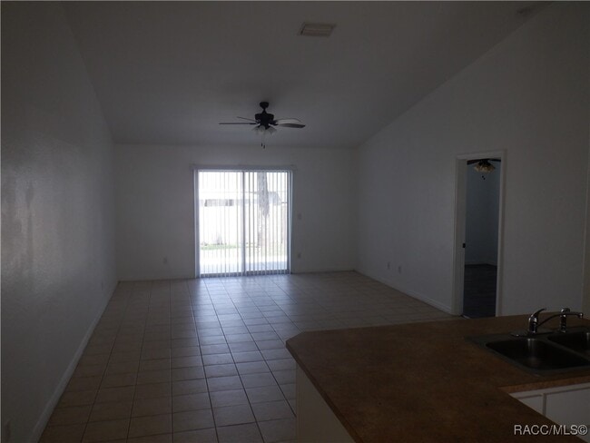 2002 Silverwood St in Inverness, FL - Foto de edificio - Building Photo