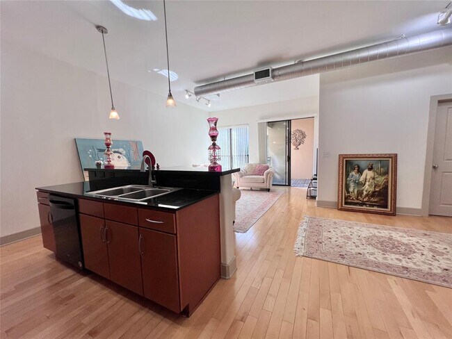 property at 1901 Post Oak Blvd