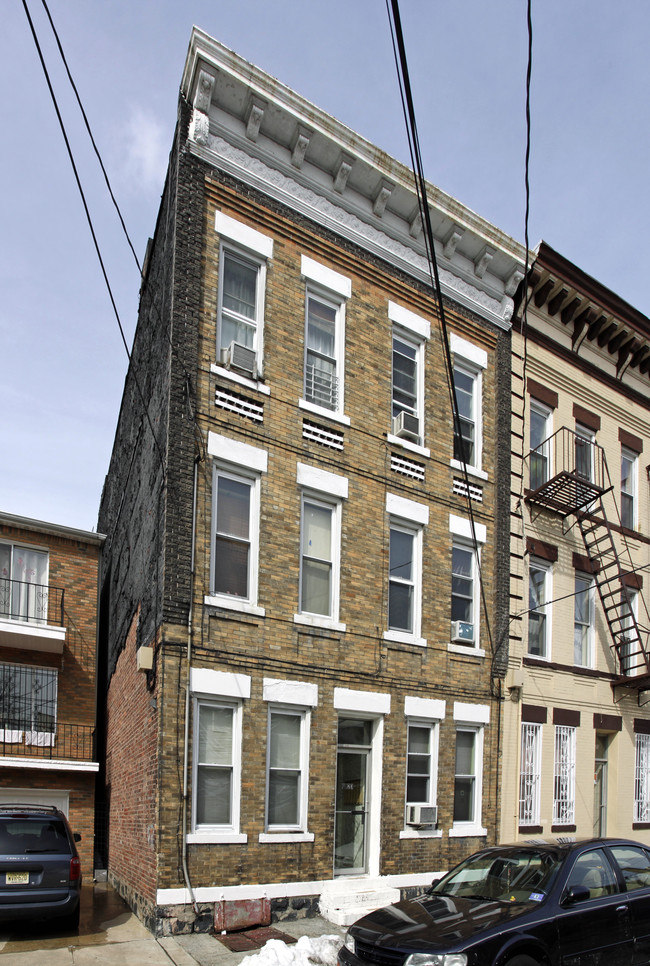 6023 Adams St in West New York, NJ - Building Photo - Building Photo